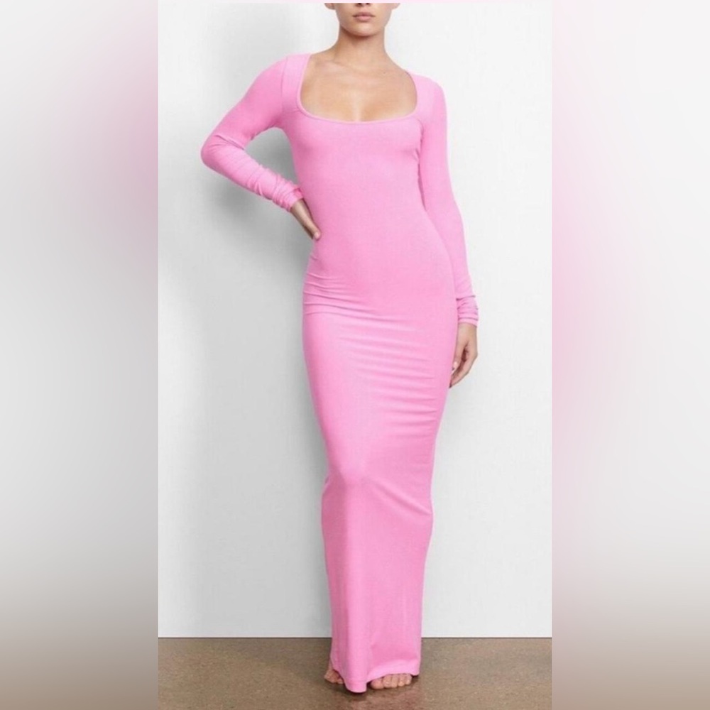LAST CHANCE 💕Skims pink bubblegum dress